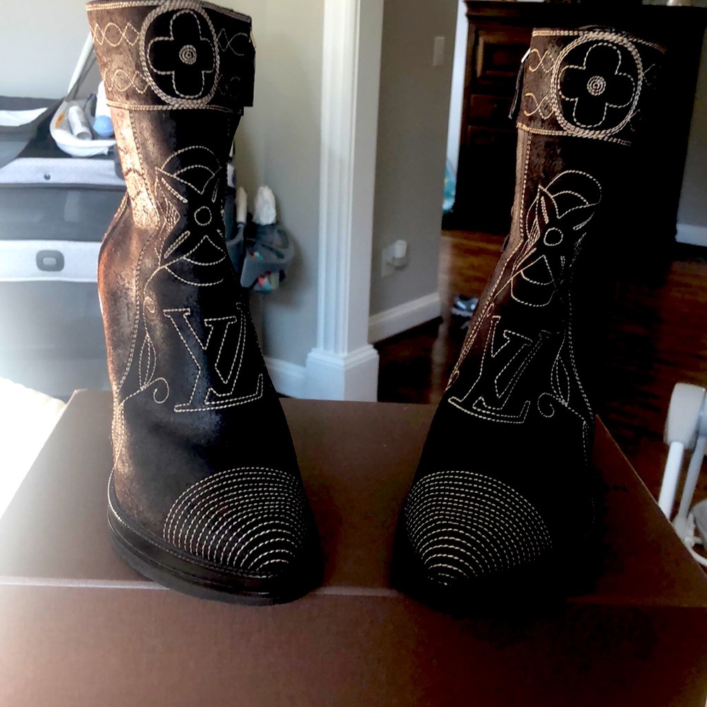 Brand new, never worn Louis Vuitton embroidered boots